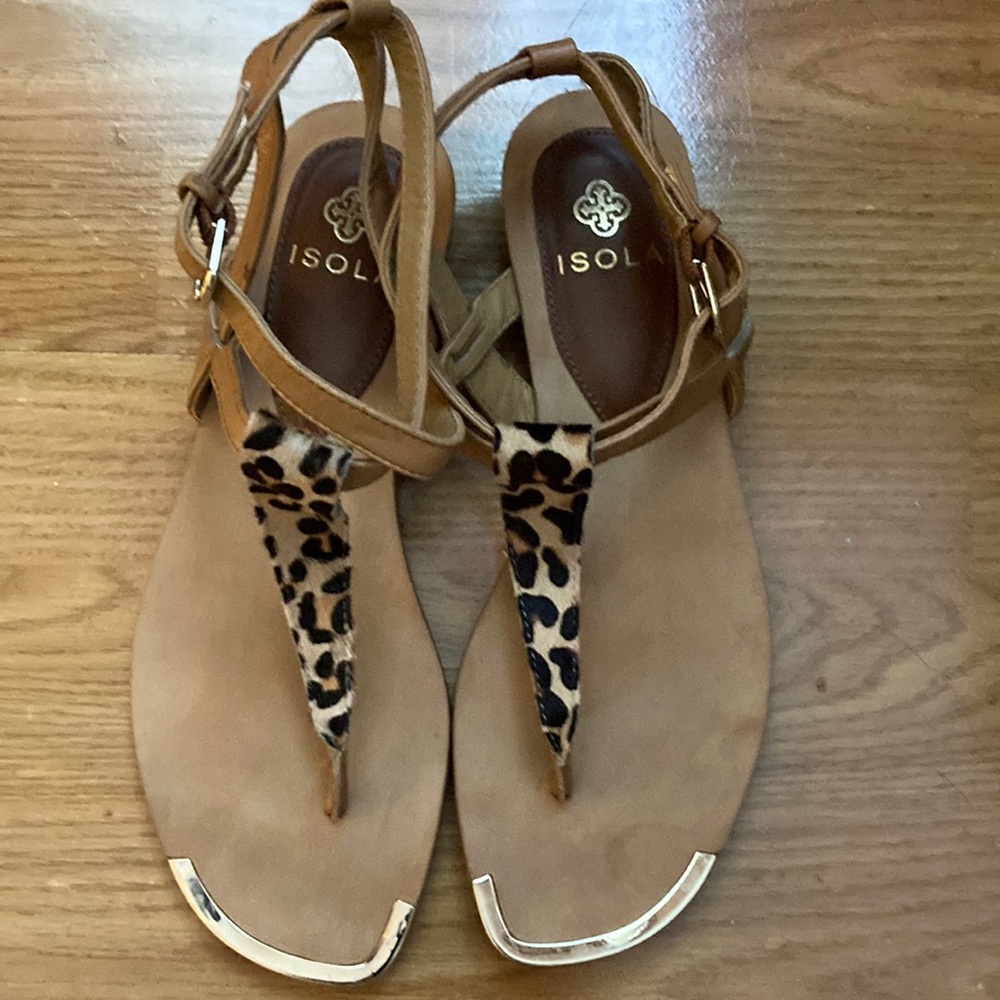 ISOLA Brown & Leopard Thong Sandal. Size 6.5 M